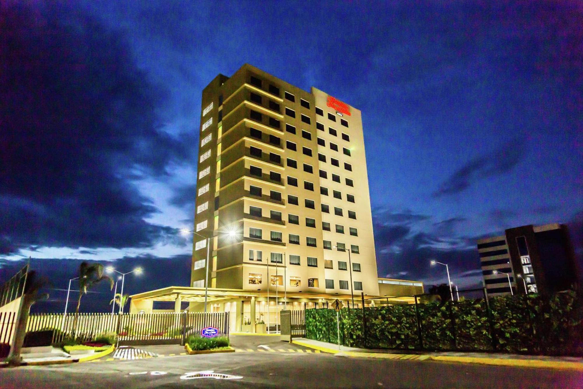 Hampton Inn & Suites By Hilton Пуебла Екстер'єр фото