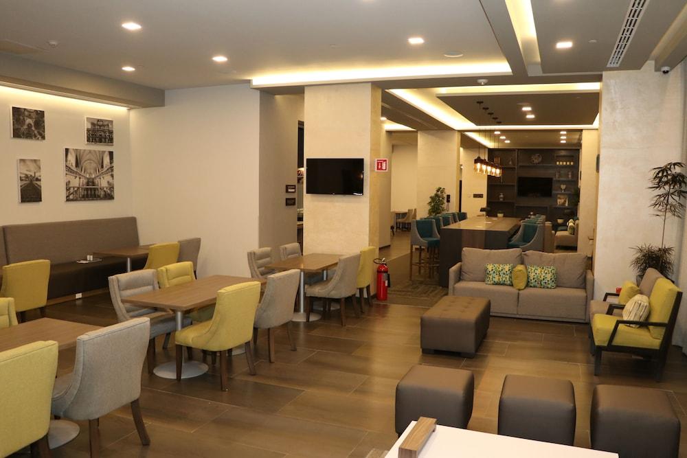 Hampton Inn & Suites By Hilton Пуебла Екстер'єр фото